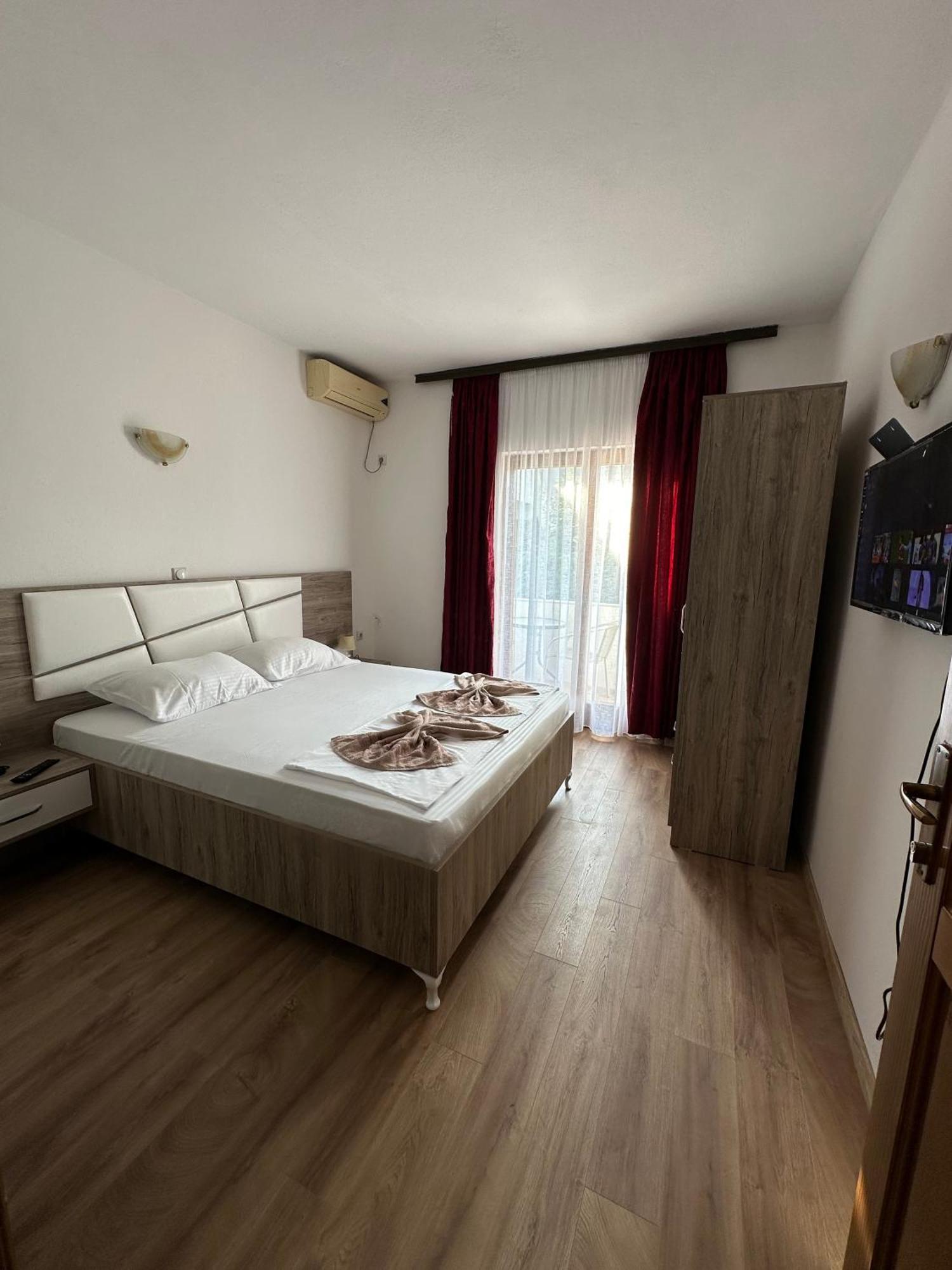 Rooms Ajllin 乌尔齐尼 外观 照片